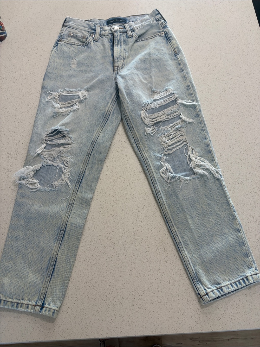 Aeropostale Light Wash Distressed Ripped Jeans size 000